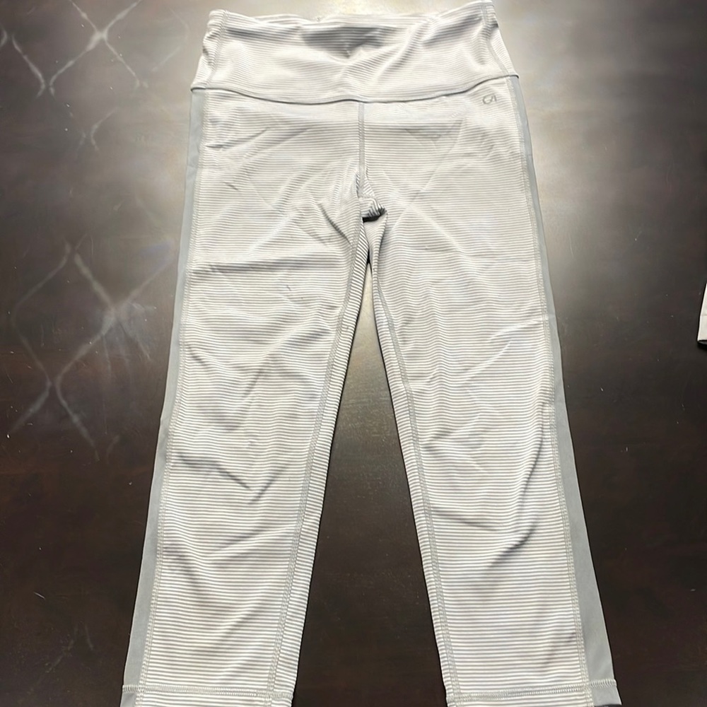 NWoT Gapfit size S athletic capris